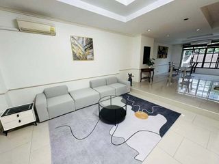Reihenhaus zur Miete mit 4 Zimmer in Khlong Toei, Bangkok