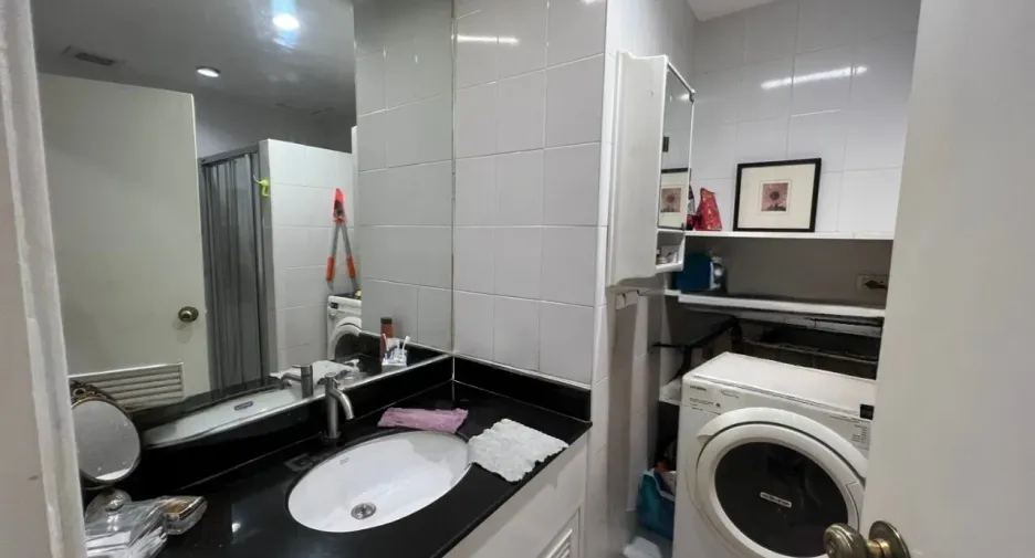 For sale and for rent 2 bedrooms condo in Watthana, Bangkok