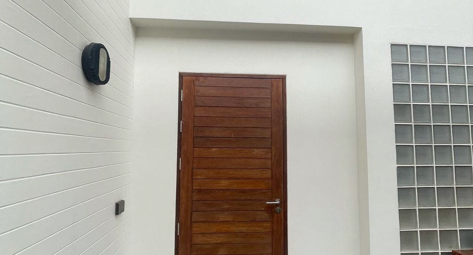 For sale 4 bedrooms house in Lat Phrao, Bangkok