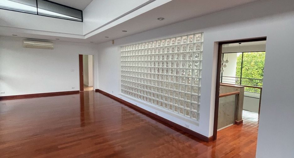 For sale 4 bedrooms house in Lat Phrao, Bangkok