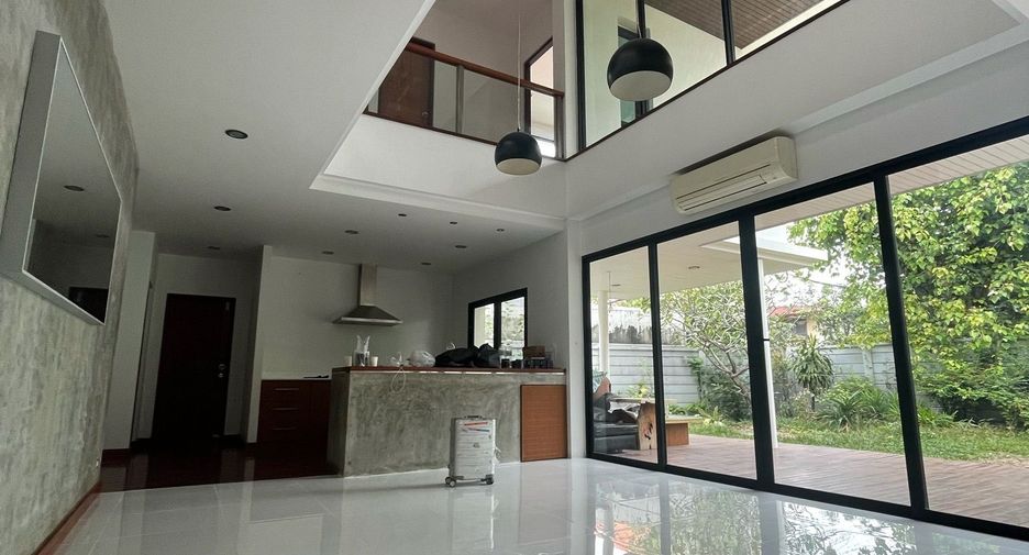 For sale 4 bedrooms house in Lat Phrao, Bangkok