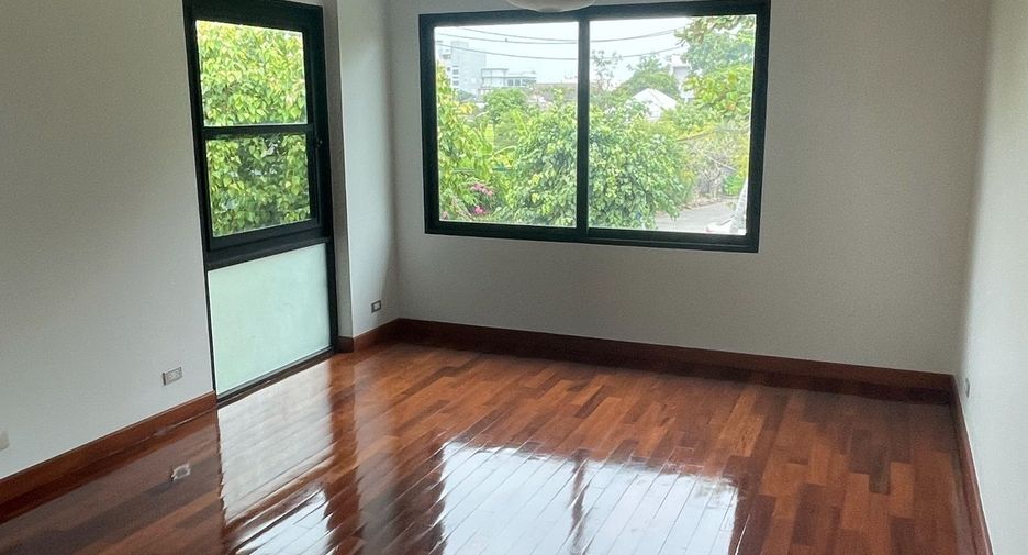 For sale 4 bedrooms house in Lat Phrao, Bangkok