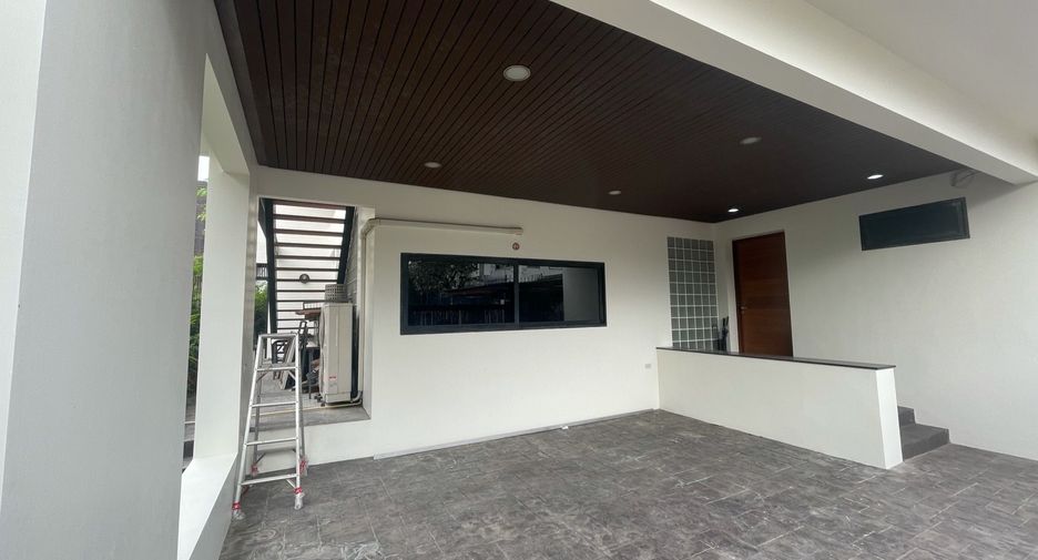 For sale 4 bedrooms house in Lat Phrao, Bangkok