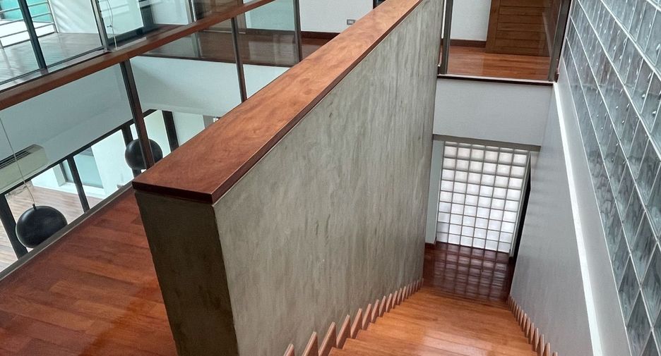 For sale 4 bedrooms house in Lat Phrao, Bangkok