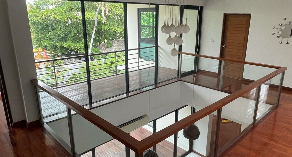 For sale 4 bedrooms house in Lat Phrao, Bangkok