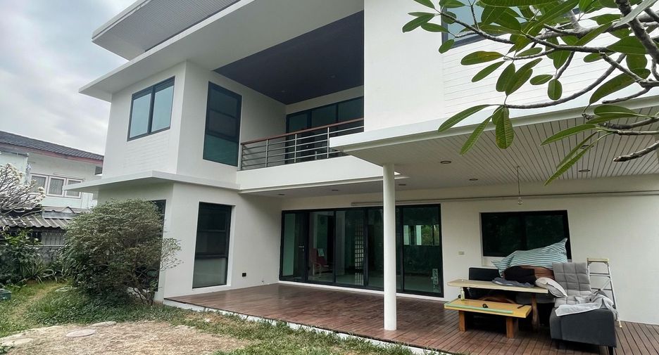 For sale 4 bedrooms house in Lat Phrao, Bangkok