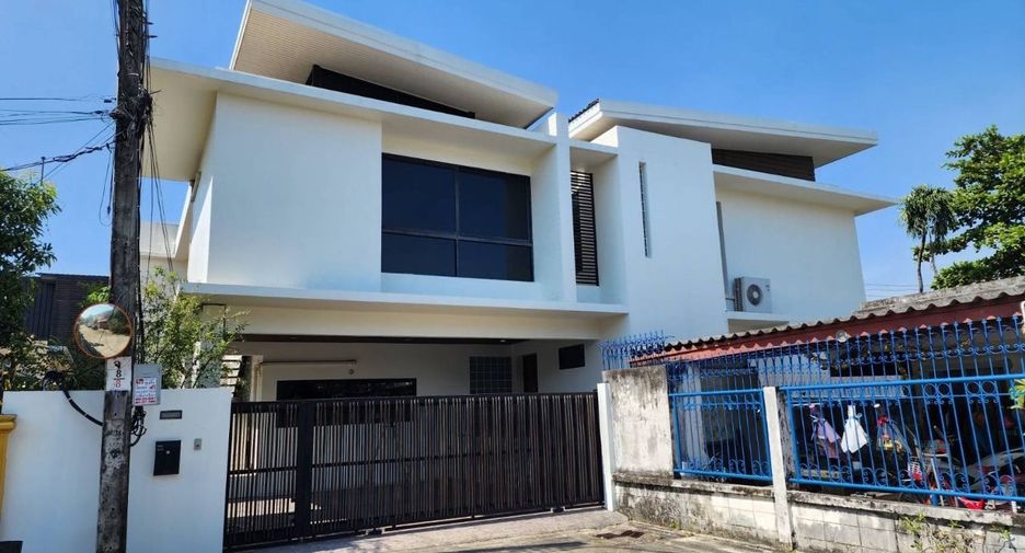 For sale 4 bedrooms house in Lat Phrao, Bangkok