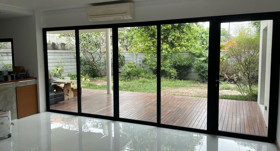 For sale 4 bedrooms house in Lat Phrao, Bangkok