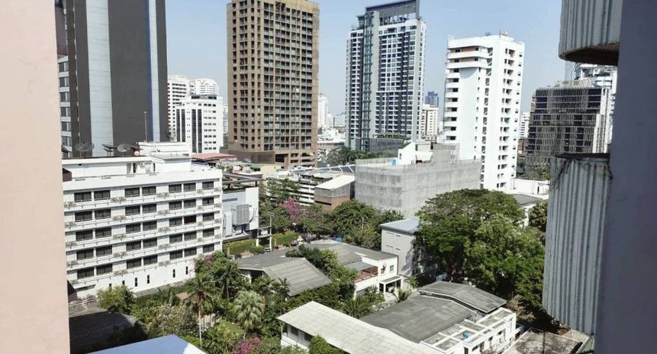 For rent 2 bedrooms condo in Khlong Toei, Bangkok