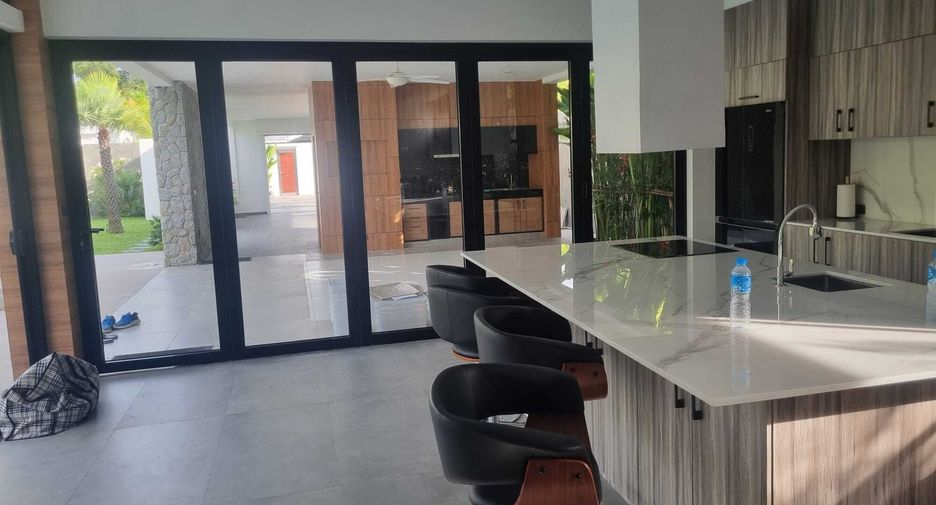 À louer 3 chambres villa à Mueang Phuket, Phuket