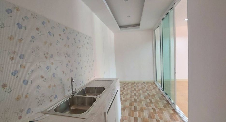 For sale 3 bedrooms townhouse in Sai Mai, Bangkok