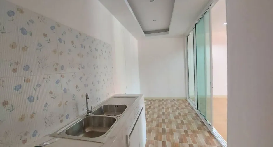 For sale 3 bedrooms townhouse in Sai Mai, Bangkok