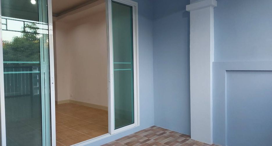 For sale 3 bedrooms townhouse in Sai Mai, Bangkok