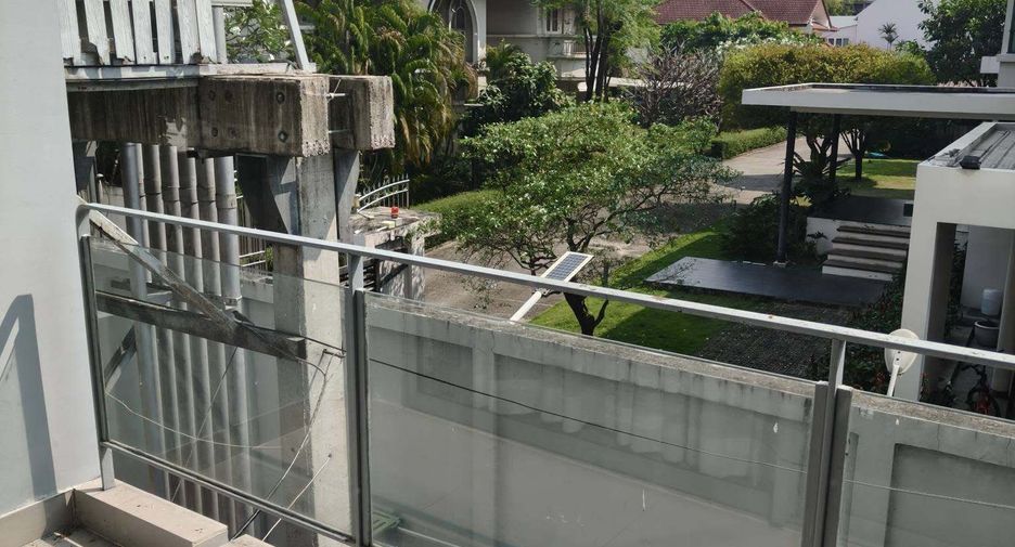 For rent 3 bedrooms condo in Watthana, Bangkok