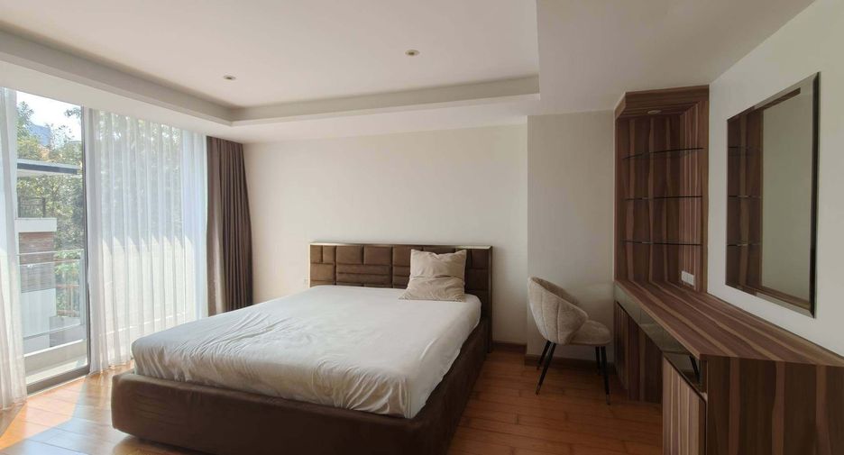 For rent 3 bedrooms condo in Watthana, Bangkok