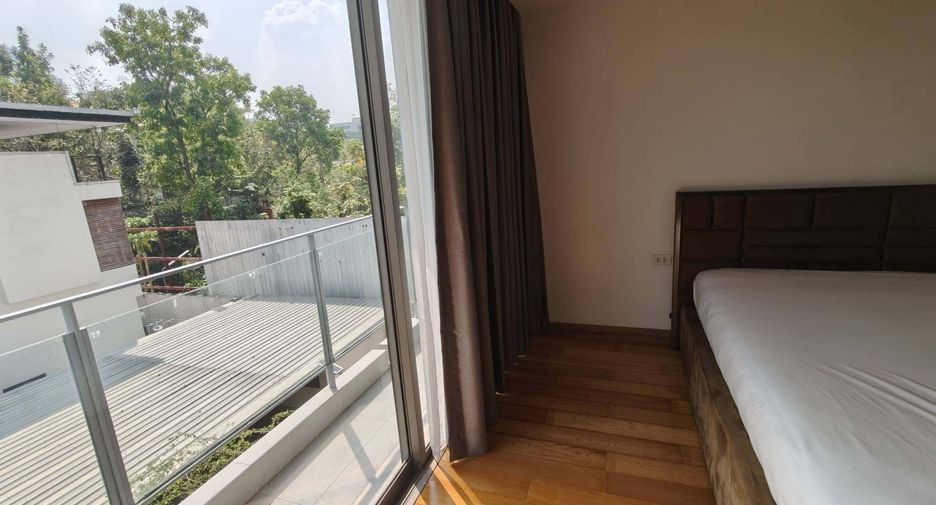 For rent 3 bedrooms condo in Watthana, Bangkok