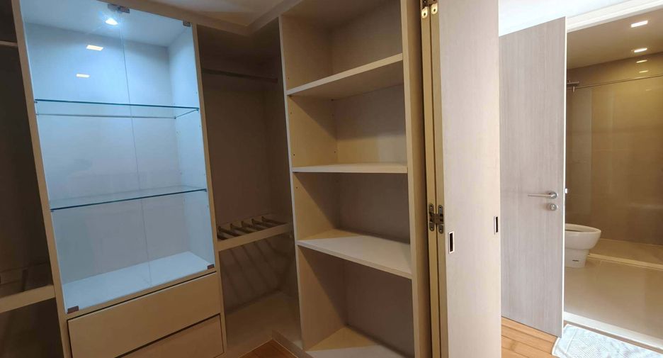 For rent 3 bedrooms condo in Watthana, Bangkok