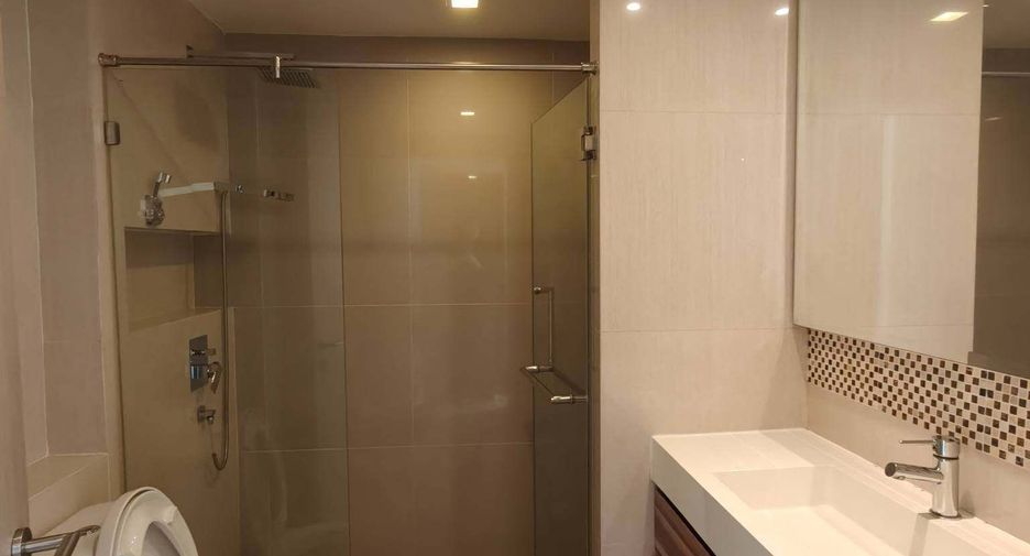 For rent 3 bedrooms condo in Watthana, Bangkok