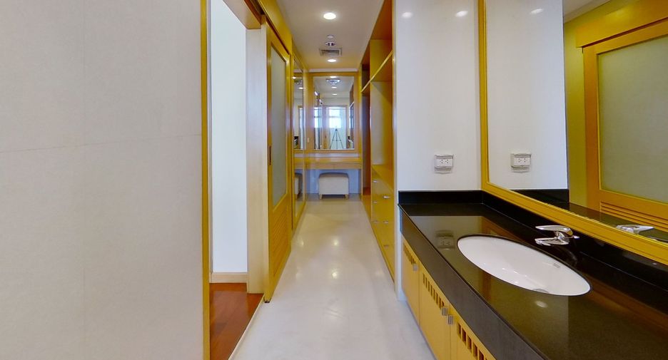 À louer 3 chambres condo à Khlong Toei, Bangkok