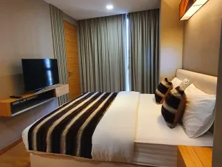 For rent 2 bedrooms apartment in Khlong Toei, Bangkok