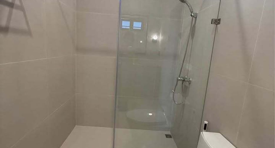 For rent 4 bedrooms house in Phra Khanong, Bangkok