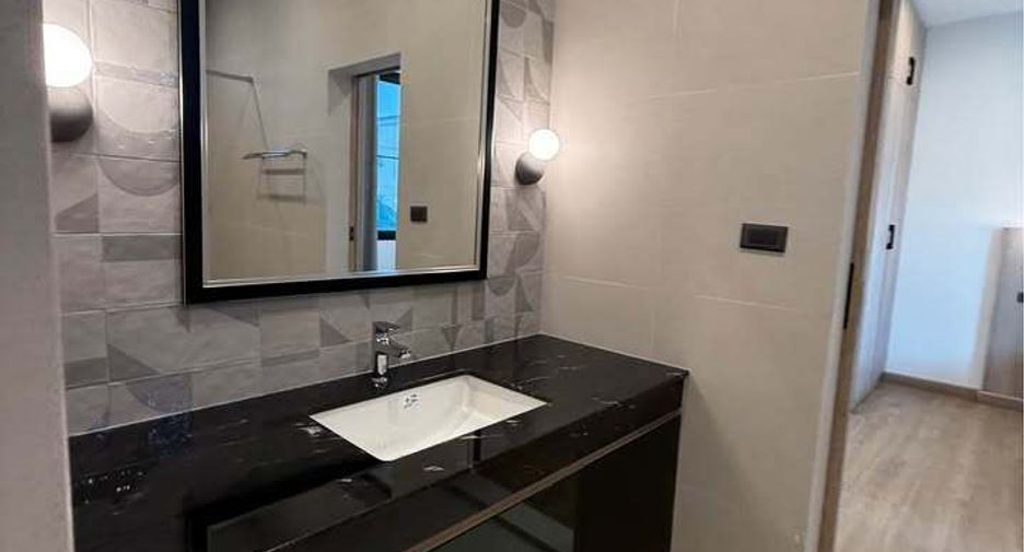 For rent 4 bedrooms house in Phra Khanong, Bangkok