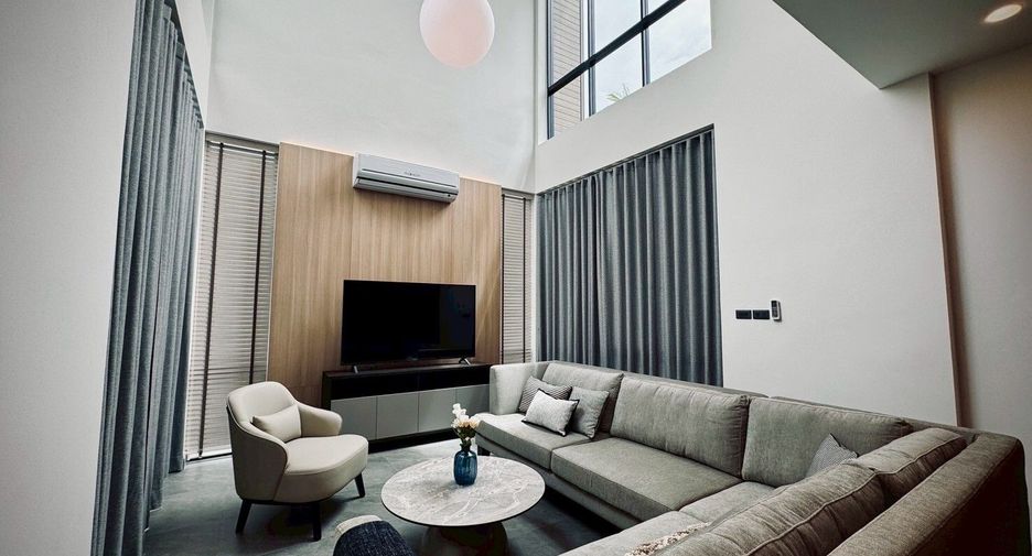 For rent 4 bedrooms house in Phra Khanong, Bangkok