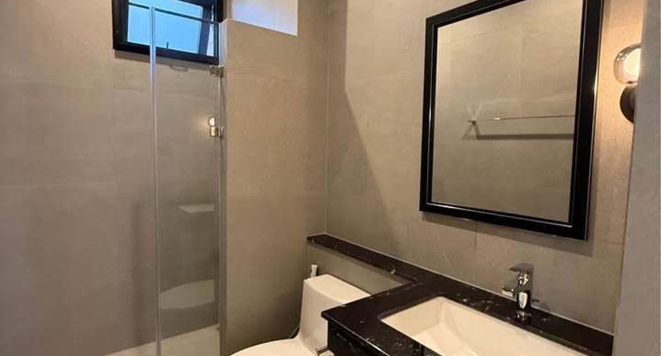 For rent 4 bedrooms house in Phra Khanong, Bangkok
