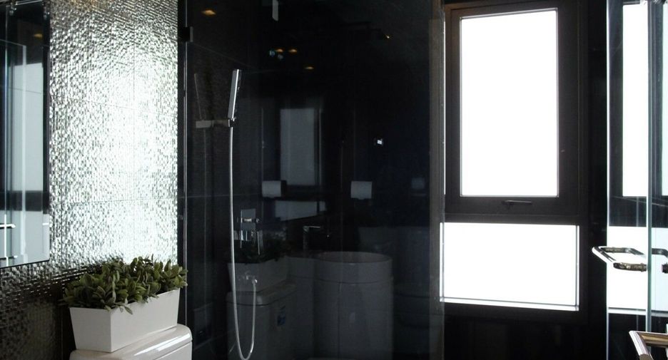 For rent 2 bedrooms condo in Khlong Toei, Bangkok