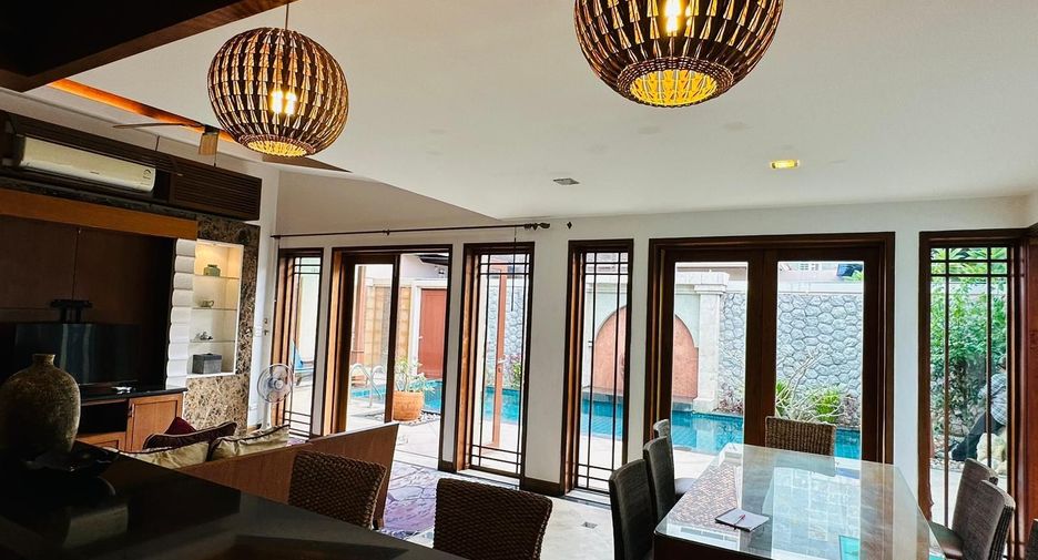 For rent 3 bedrooms villa in Mueang Phuket, Phuket