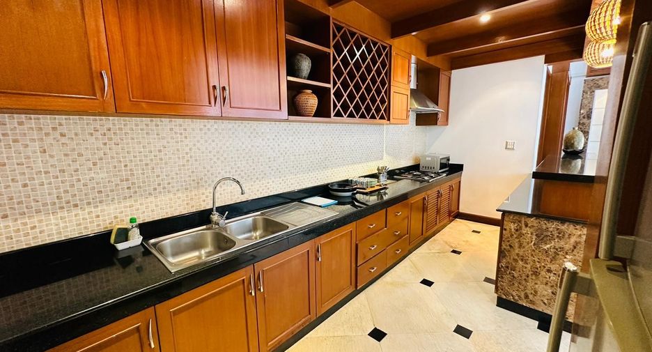 For rent 3 bedrooms villa in Mueang Phuket, Phuket
