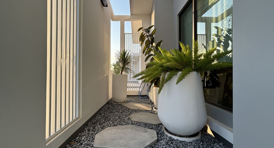 Casa en alquiler de 4 habitaciones en Bang Phli, Samut Prakan
