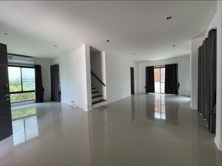 For rent 3 bedrooms house in Bang Khun Thian, Bangkok