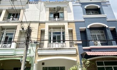 For sale 4 bedrooms house in Bang Khun Thian, Bangkok