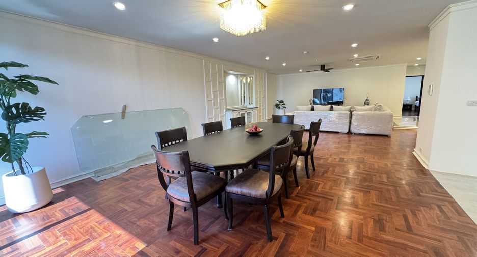 For rent 4 bedrooms apartment in Khlong Toei, Bangkok