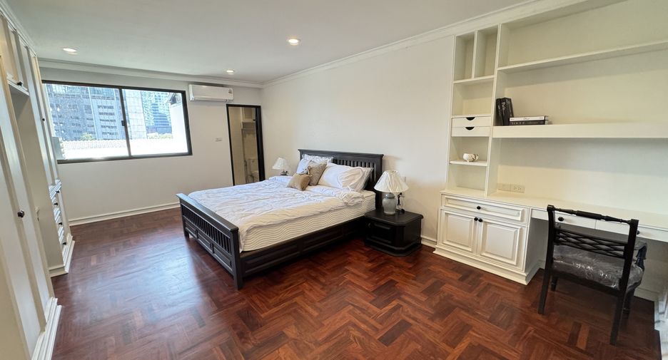For rent 4 bedrooms apartment in Khlong Toei, Bangkok