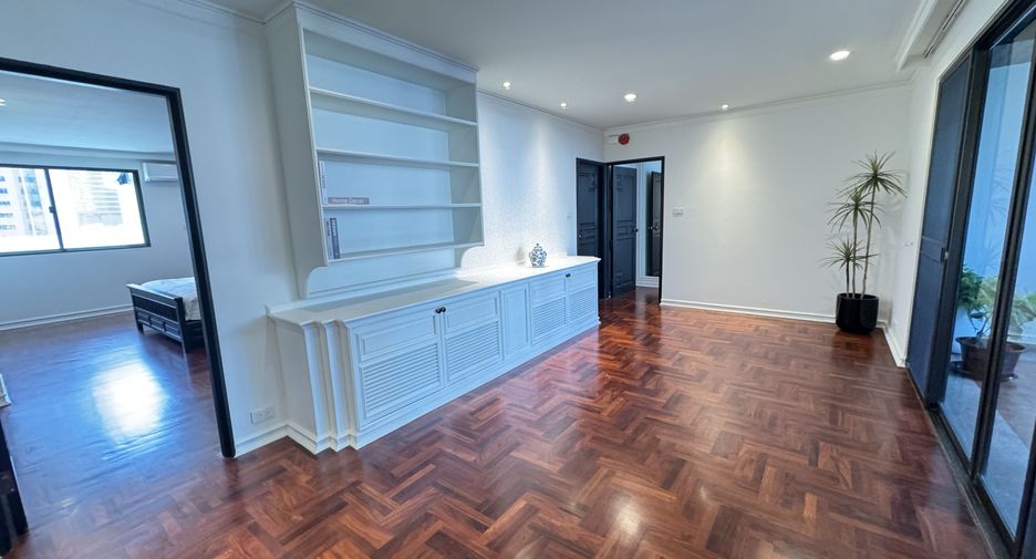 For rent 4 bedrooms apartment in Khlong Toei, Bangkok