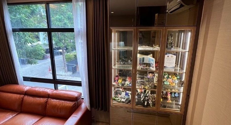 For rent 3 bedrooms townhouse in Yan Nawa, Bangkok