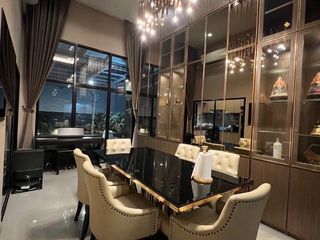 For rent 3 bedrooms townhouse in Yan Nawa, Bangkok