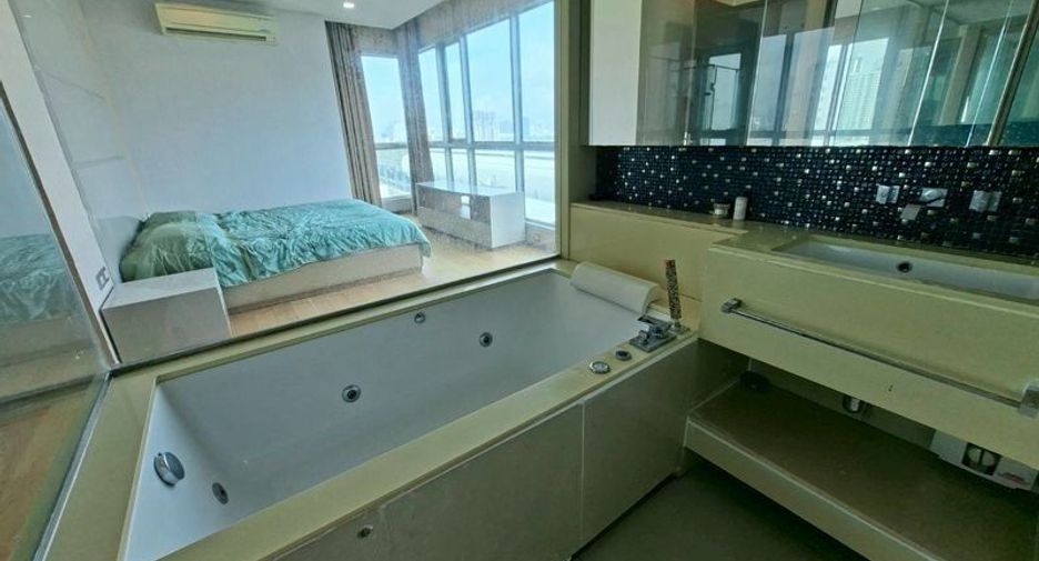 À vendre et à louer 2 chambres condo à Watthana, Bangkok