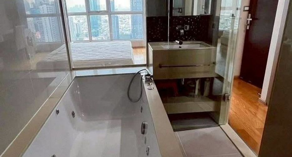 À vendre et à louer 2 chambres condo à Watthana, Bangkok