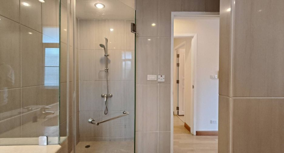 For rent 2 bedrooms apartment in Pathum Wan, Bangkok