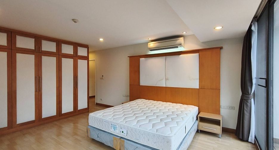For rent 2 bedrooms apartment in Pathum Wan, Bangkok