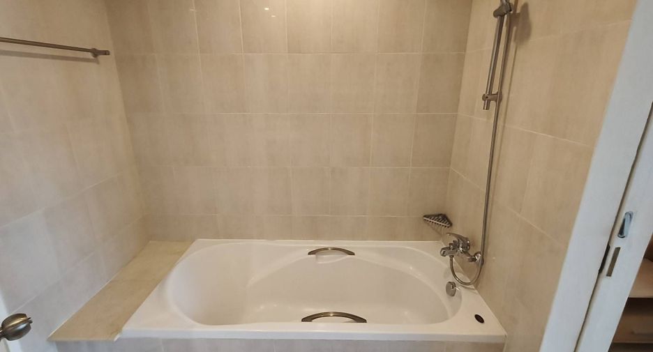 For rent 2 bedrooms apartment in Pathum Wan, Bangkok