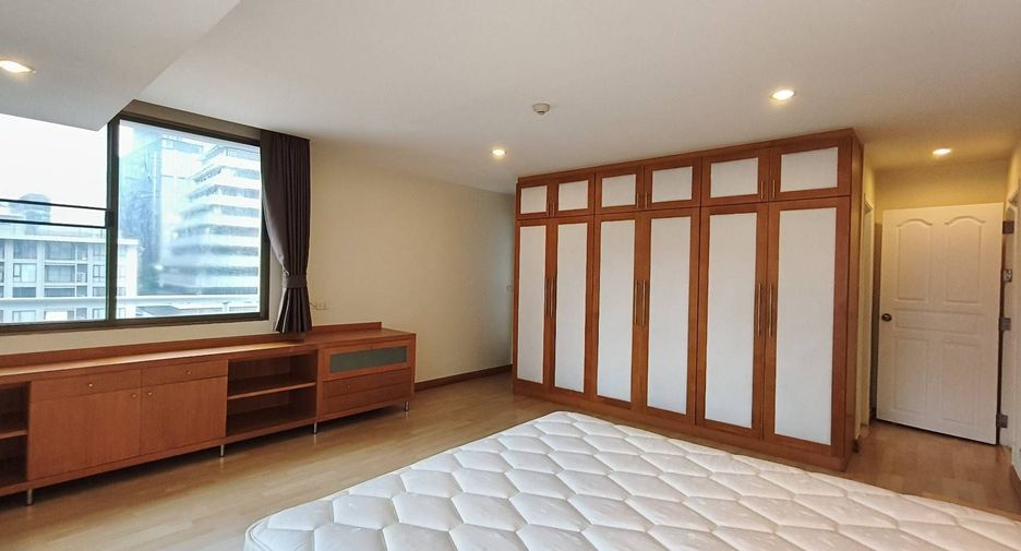 For rent 2 bedrooms apartment in Pathum Wan, Bangkok