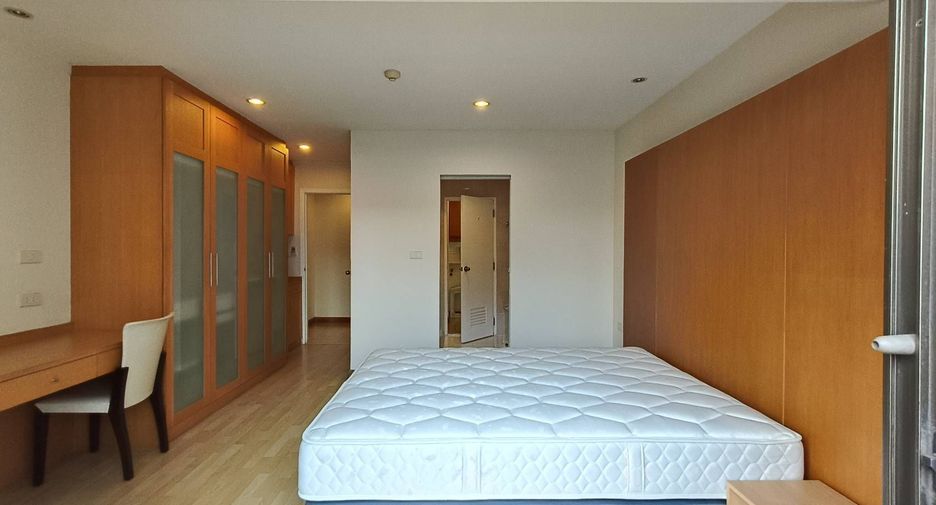 For rent 2 bedrooms apartment in Pathum Wan, Bangkok
