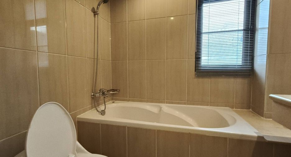 For rent 2 bedrooms apartment in Pathum Wan, Bangkok