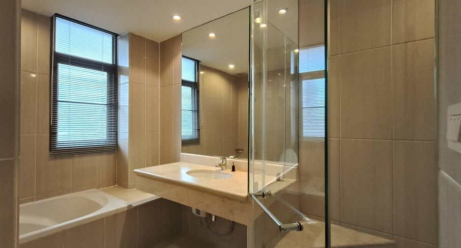 For rent 2 bedrooms apartment in Pathum Wan, Bangkok