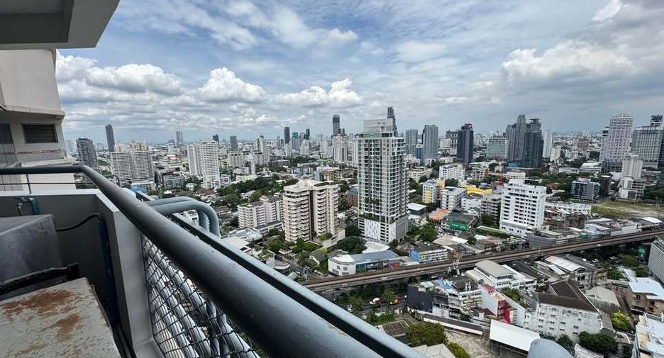 Wohnung zur Miete mit 3 Zimmer in Khlong Toei, Bangkok