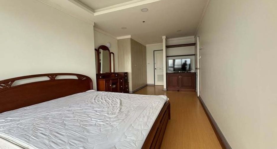 Wohnung zur Miete mit 3 Zimmer in Khlong Toei, Bangkok